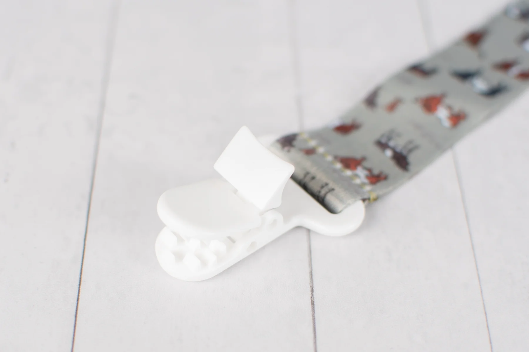 Vintage Cattle Paci Clip - Image 5